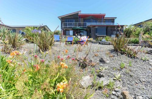 Napier Bed & Breakfast | Absolute Beachfront B&B