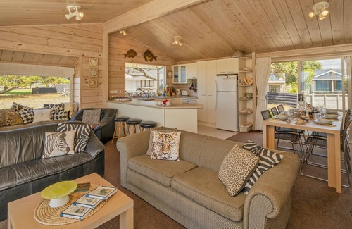 Pauanui Cottage | Absolute Beachfront Bach - Pauanui Holiday Home