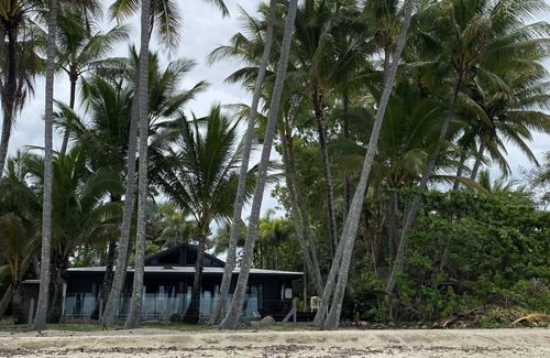 Newell House | ABSOLUTE BEACHFRONT- Bala Beach House on Newell Beach