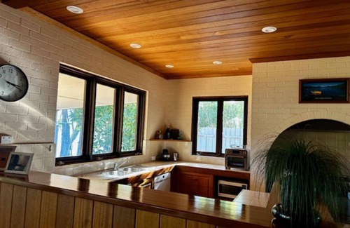 Smiths Lake House | Absolute Lakefront Bliss. 5hp motorboat to explore the lake, family friendly