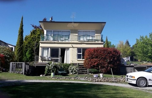 Wanaka House | Absolute Lakefront quirky sixties Unit, spectacular lake and mountain views.
