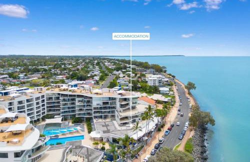 Urangan Apartment | Absolute Oceanfront Resort Villa