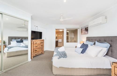 Urangan Apartment | Absolute Oceanfront Resort Villa