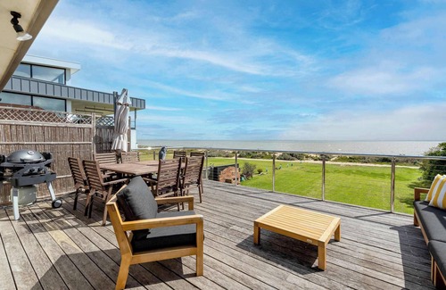 Portarlington House | Absolute Waterfront Escape, Deck & Games Room