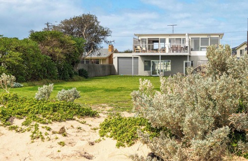 Portarlington House | Absolute Waterfront Escape, Deck & Games Room
