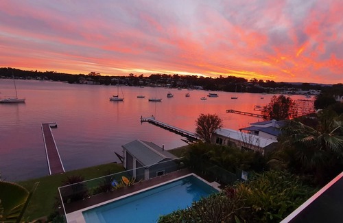 Fishing Point House | Absolute Waterfront : Lakehouse Fishing Point - Waterfront, Pool, Jetty
