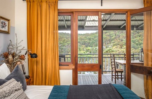 Horsfield Bay House | Absolute Waterfront Escape Pets, Fishing, Kayaks, Wifi