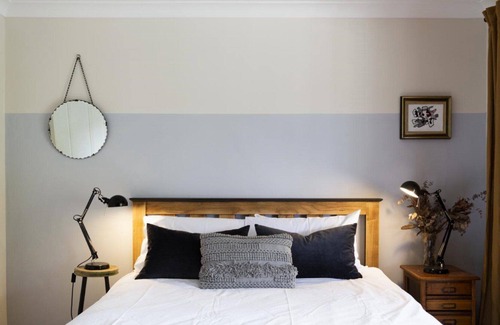 Horsfield Bay House | Absolute Waterfront Escape Pets, Fishing, Kayaks, Wifi