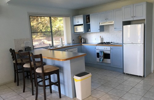 Longreach Ski Chalet | Absolute Waterfront - Waratah Chalet at Shoalhaven Lodge