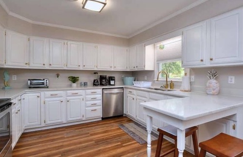 Yaupon Beach House | Absolutely Beautiful 3 BR/2.5 BA Beach Cottage-1 Minute to BEACH-PETS-Sleeps 8