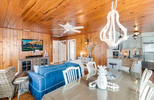 Ocean Isle Beach Cottage | Absolutely Charming Cottage! Backyard oasis with pool/tiki bar! Prime Location!