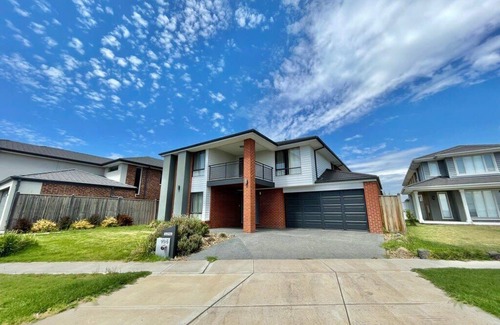 Point Cook House | Absolutely Stunning - Bayside Point Cook 5BR Home