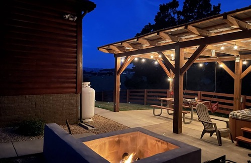 Luray Cabin | Absolutely stunning Mountain View with covered hot tub