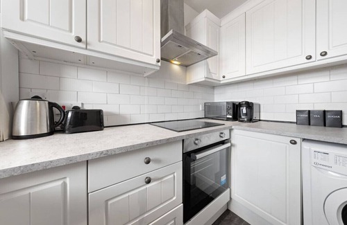 Nine Elms Apartment | Abstract & Cosy Apart - Moments To City W/parking