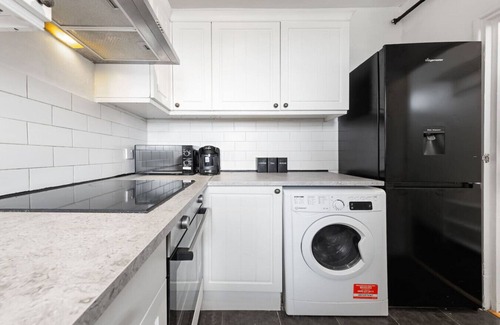 Nine Elms Apartment | Abstract & Cosy Apart - Moments To City W/parking