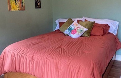 Palacios House | AC, Free WIFI - Sleeps 7 - Full Kitchen