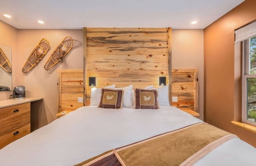 Estes Park Hotel | AC, K Bed, Fireplace, Shared Hot Tub - Lodge 203