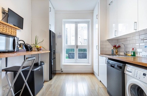 Marylebone Apartment | AC + Patio Mini Castle By Oxford Circus 4BR 2.5Bth