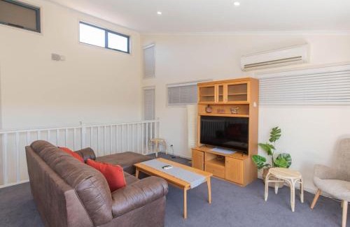 Jindabyne House | Acacia 4 2 Kirwan Close