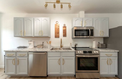 Trenton Apartment | Acadia Basecamp with Balcony | Walk to Lobster House, Coffee and Bakery (7)