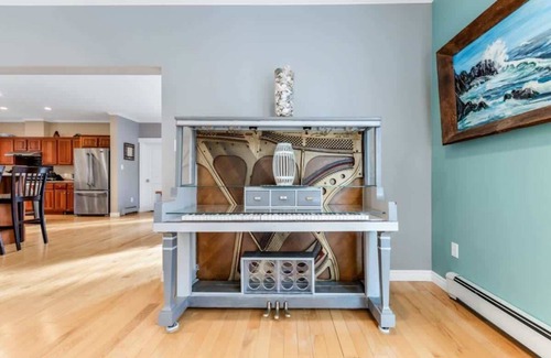 Lamoine Beach House | Acadia Lobster Fisherman's Retreat