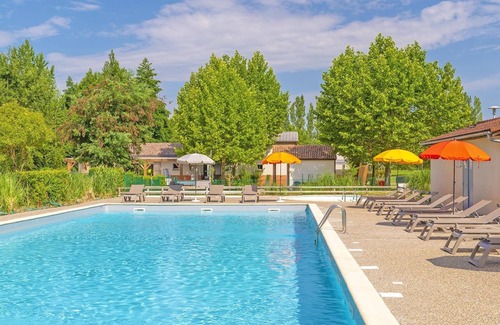 Castelmoron-sur-Lot Cabin | Accès Piscine, Espace Bien-Être + plus ! Cottage avec Terrasse privé