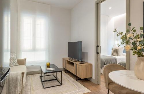 Chamberi Apartment | Accessible 2-Single Bed Apartment in Chamberí Adapted Bathroom, Quevedo III