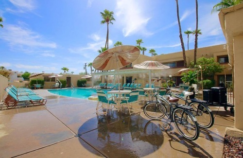 Uptown Design District Condo | Accessible 2BR Condo w/Pool & Balcony