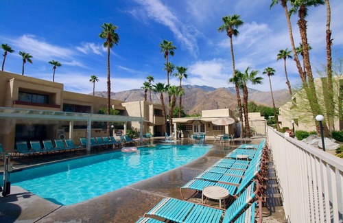 Uptown Design District Condo | Accessible 2BR Condo w/Pool & Balcony