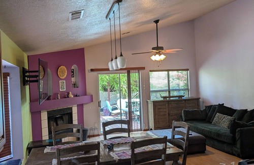 Ladera West House | Accommodating Casa in quiet neighborhood, close to Old Town, Zoo.
