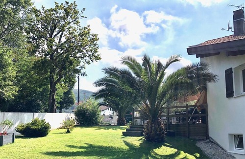 Urrugne Apartment | Accommodation at the start of the hiking trails and very close to the ocean