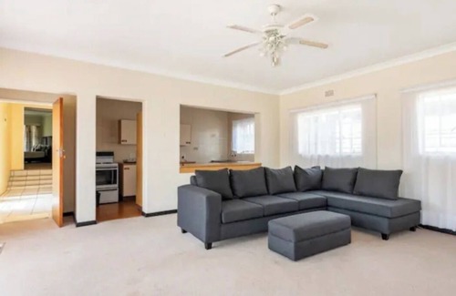 Greater Johannesburg Metropolitan Area House | Accommodation for families, business travellers and student accommodation. GREAT
