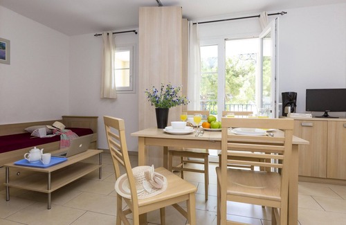 Solenzara Apartment | Accommodation in Solenzara, air conditioning, balcony, pool, near the beach B4