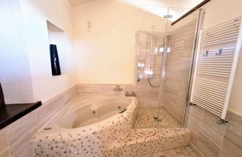 Fiano Romano Apartment | Accomodation in villa with pool & parking near Rome