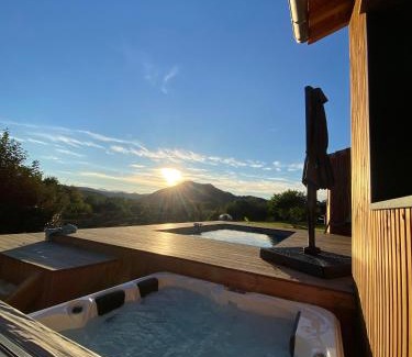 Estadens House | Accords Pyrénées - Vue Pyrénées - Piscine et spa - classé 4 étoiles