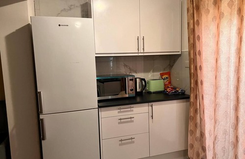 Grays House | Ace Space II |Modern 3Bed Home | Parking | Staff