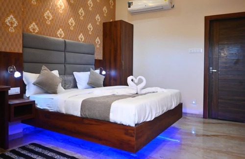 Indore Hotel | Aceotel Inn The Apple Tree