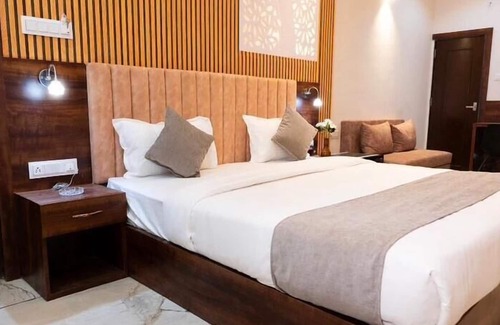 Indore Hotel | Aceotel Inn The Apple Tree