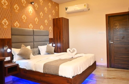 Indore Hotel | Aceotel Inn The Apple Tree