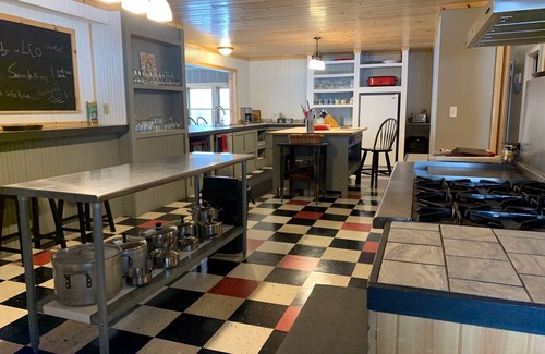Hayward House | Ackwood Lodge - The Lodge, LARGE, Private Lakeshore Estate. Perfect for Family Reunions