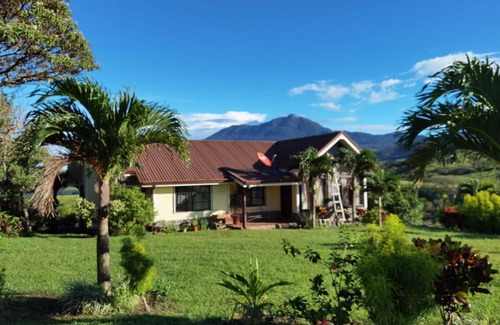 Tierras Morenas House | Acogedora casa en la montaña con piscina infinita