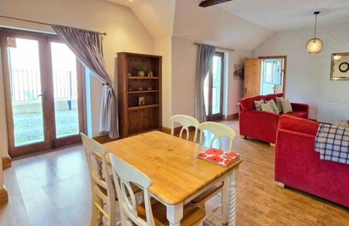 Widemouth Bay House | Acorn Barn Sleeps 4 (2 Bedrooms)