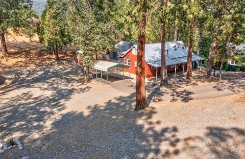 Oakhurst House | Acorn Cabin - Charming Place, Your getaway to Yosemite, Bass Lake
