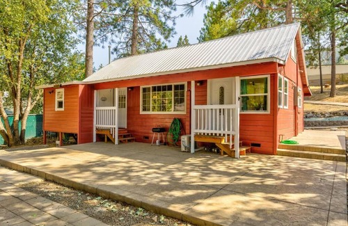 Oakhurst House | Acorn Cabin - Charming Place, Your getaway to Yosemite, Bass Lake
