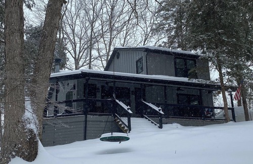 Perry Park Cabin | Acorn Hill -Secluded cabin in the woods by Frankfort, KY close to distilleries!