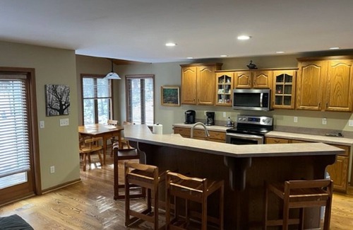 Lapeer House | Acorn Lodge Private Riverfront & Trails is an exclusive Retreat & Reunion venue.