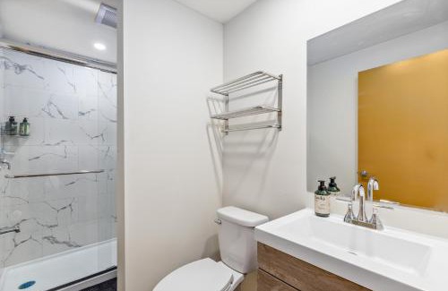 Calgary House | Acreage, 3 King Beds and Ensuites, Dance Floor, Fireplace, AC