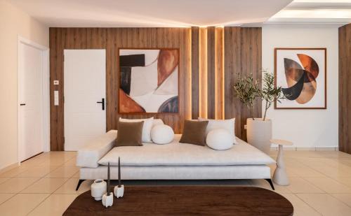 Koukaki Apartment | Acropolis Atelier, Plunge Pool Apartments