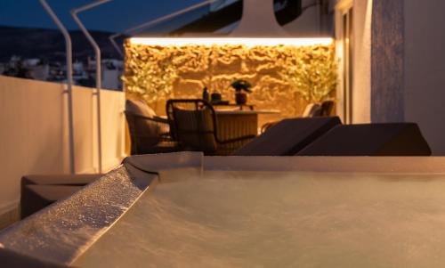 Koukaki Apartment | Acropolis Atelier, Plunge Pool Apartments