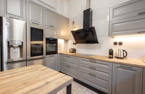 Koukaki Apartment | Acropolis View 3-bdrm With Rooftop Garden Jacuzzi